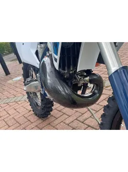 PRO-CARBON RACING KTM kipufog&oacute;v&eacute;dő &ndash; 2024-2025 &ndash; 150 EXC gy&aacute;ri k&ouml;ny&ouml;k + 150 XC-W 2024-2025